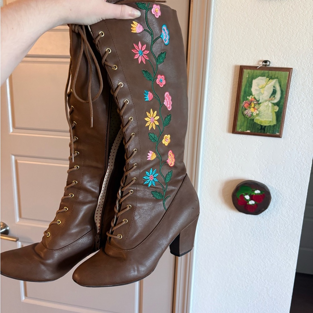 Vintage 70's style Gogo Embroidered Faux Leather Brown Boots size 9.5-10